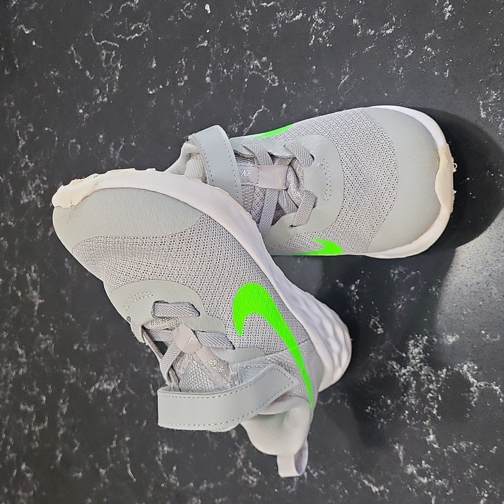 Nike sneakers Toddler size 9c
